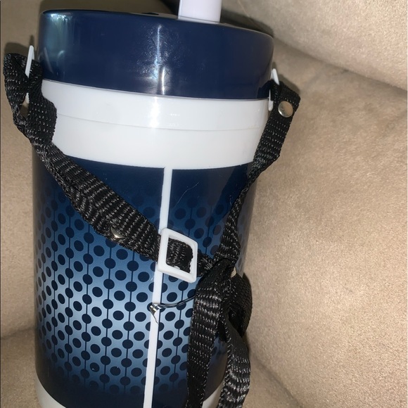 Dallas Cowboys thermos with carrying strap - Picture 2 of 3